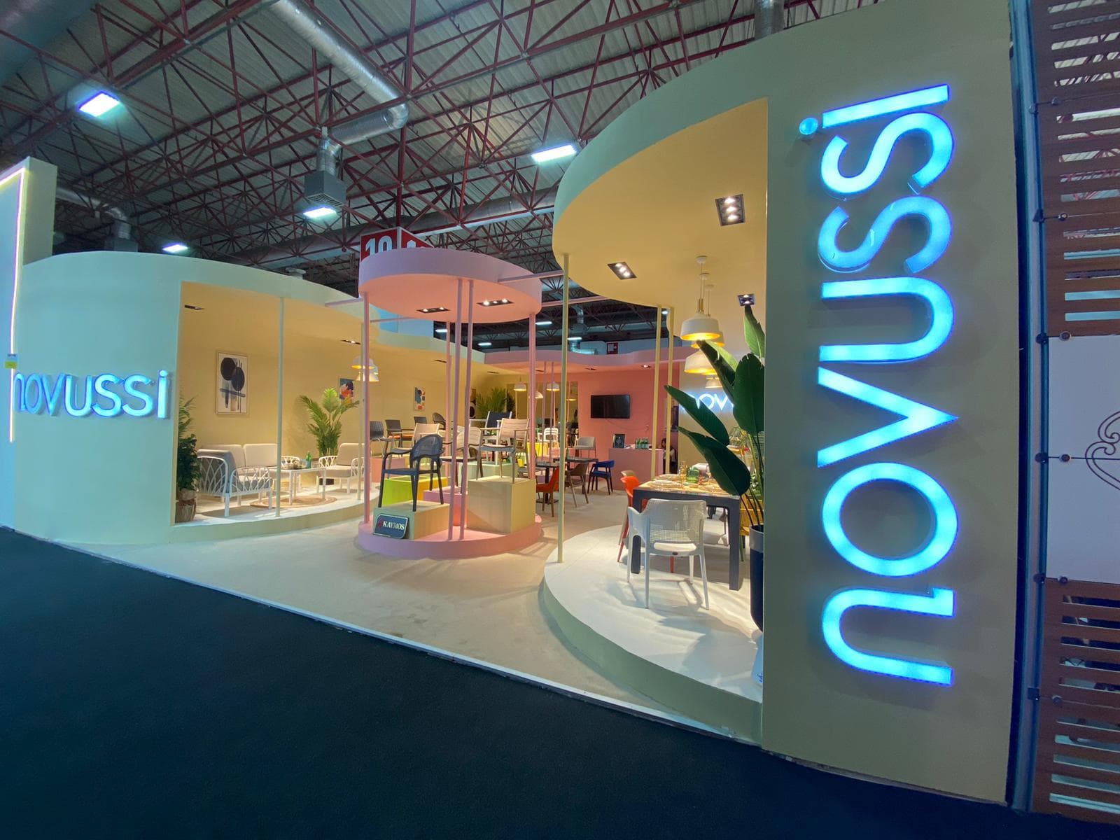 Maxima Stand thumbnail 2